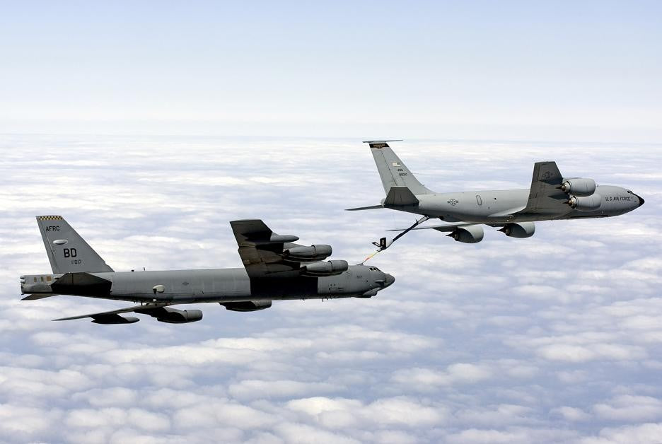 buy-stocktrek-b-52h-stratofortress-refuels-glossy-poster-online-now_0.jpg